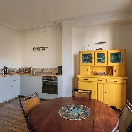 Luminous Parisian-style 1bd Apartmentbelleville Apartment Paris