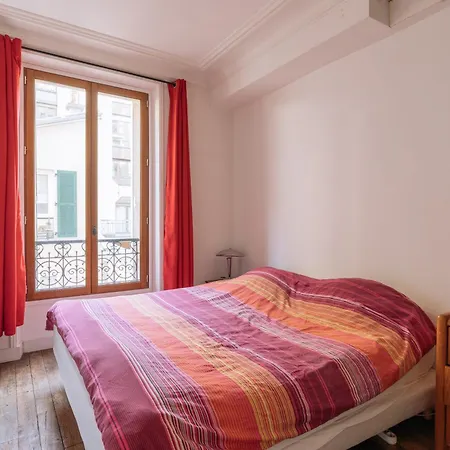 Luminous Parisian-style 1bd Apartmentbelleville Parigi