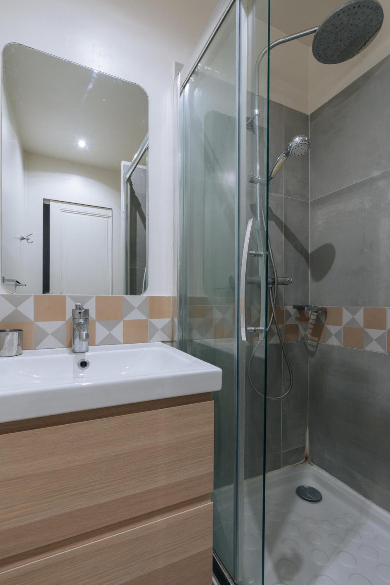 Luminous Parisian-style 1bd Apartmentbelleville Paris